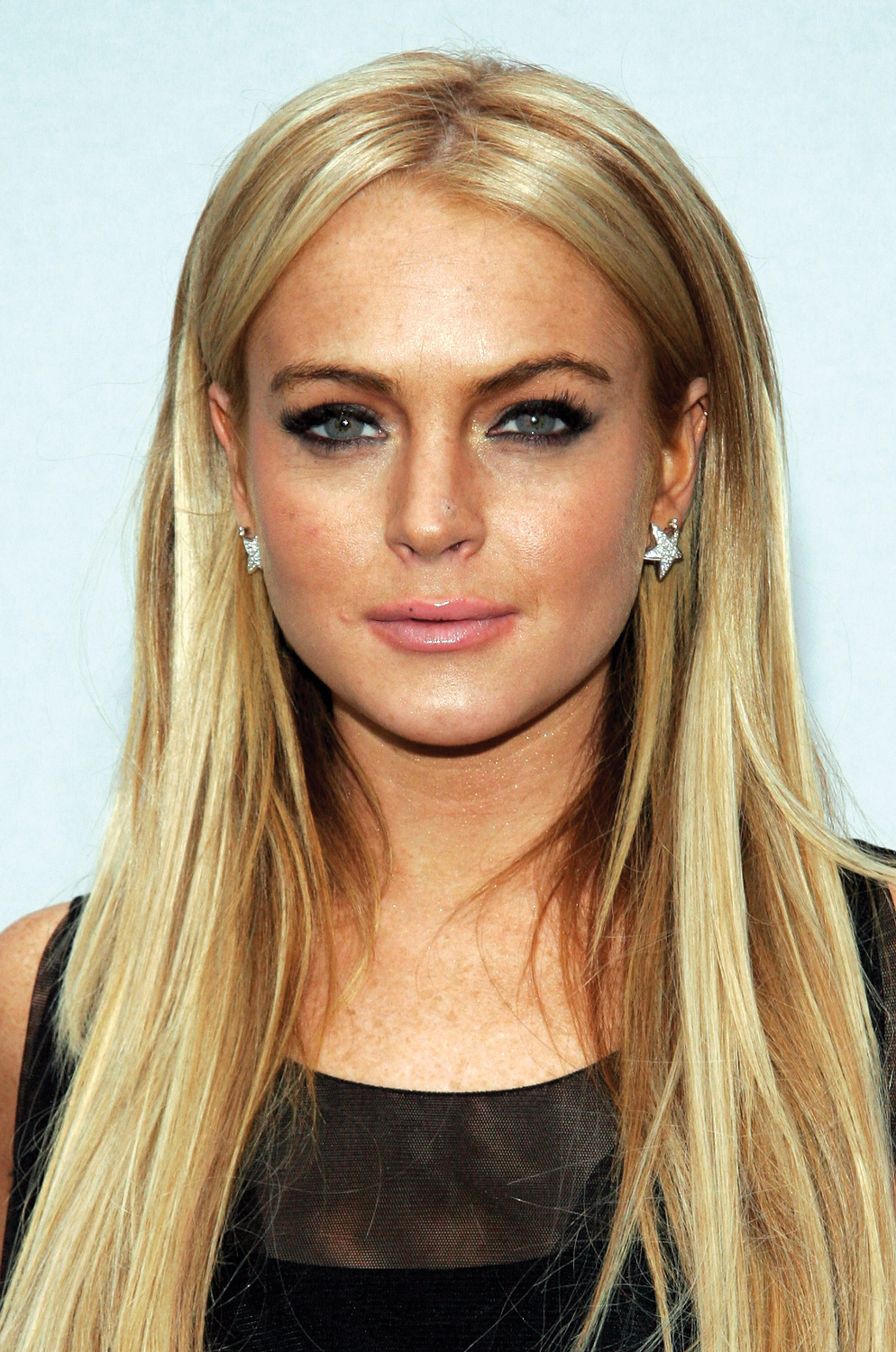 Juez ordena estricto programa de rehabilitaci&oacute;n para Lohan