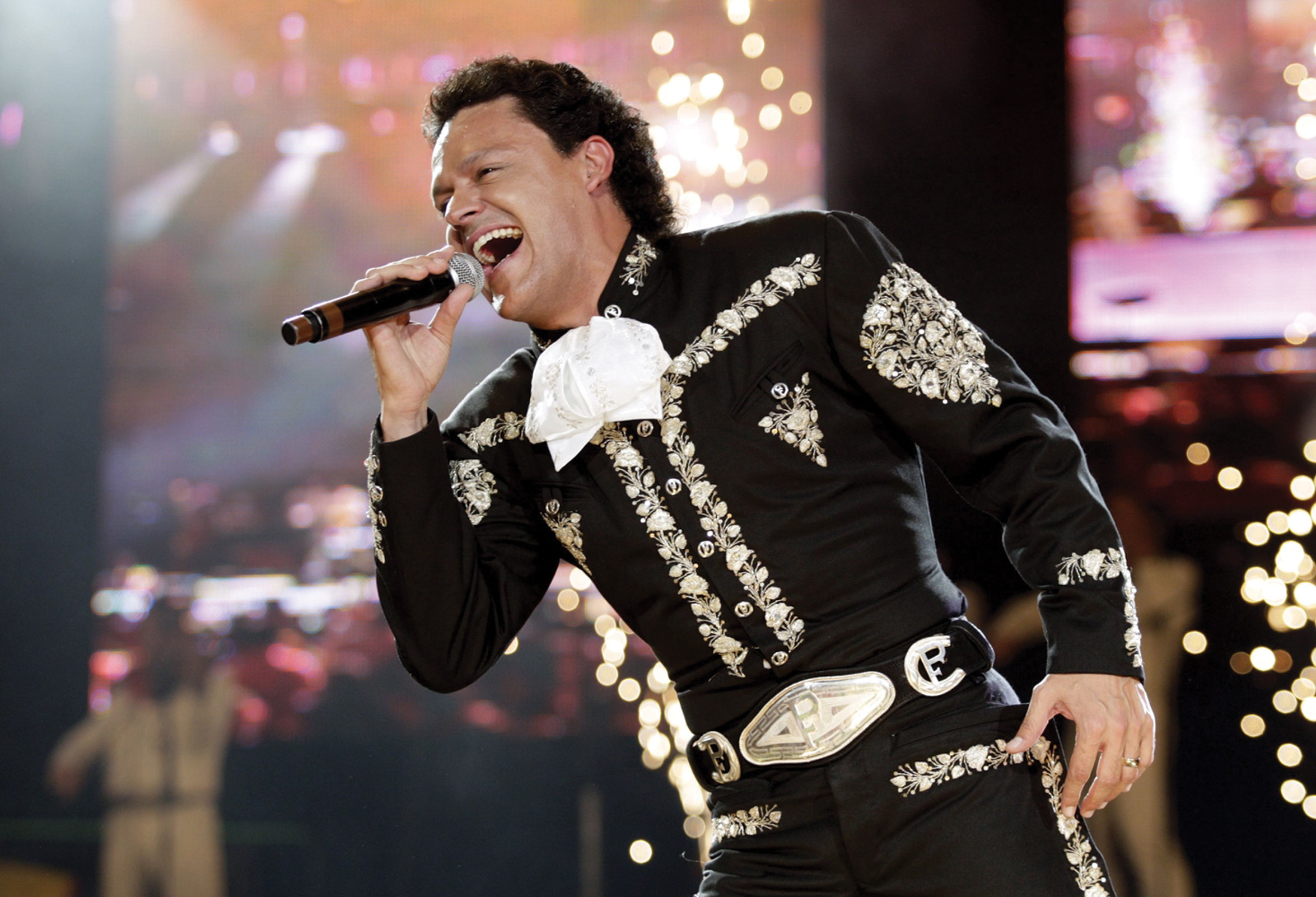 Pedro se casa por la iglesia