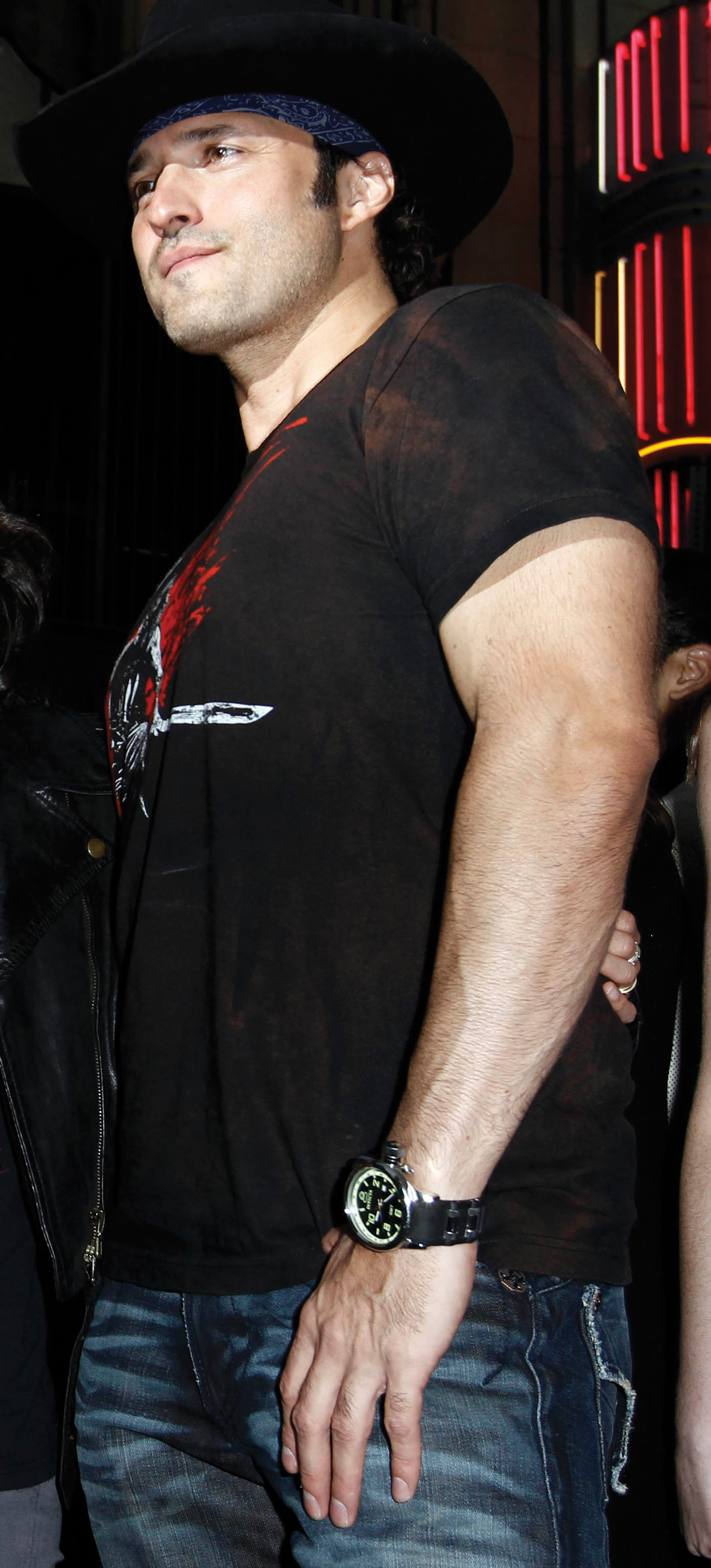 Robert defiende a su Machete