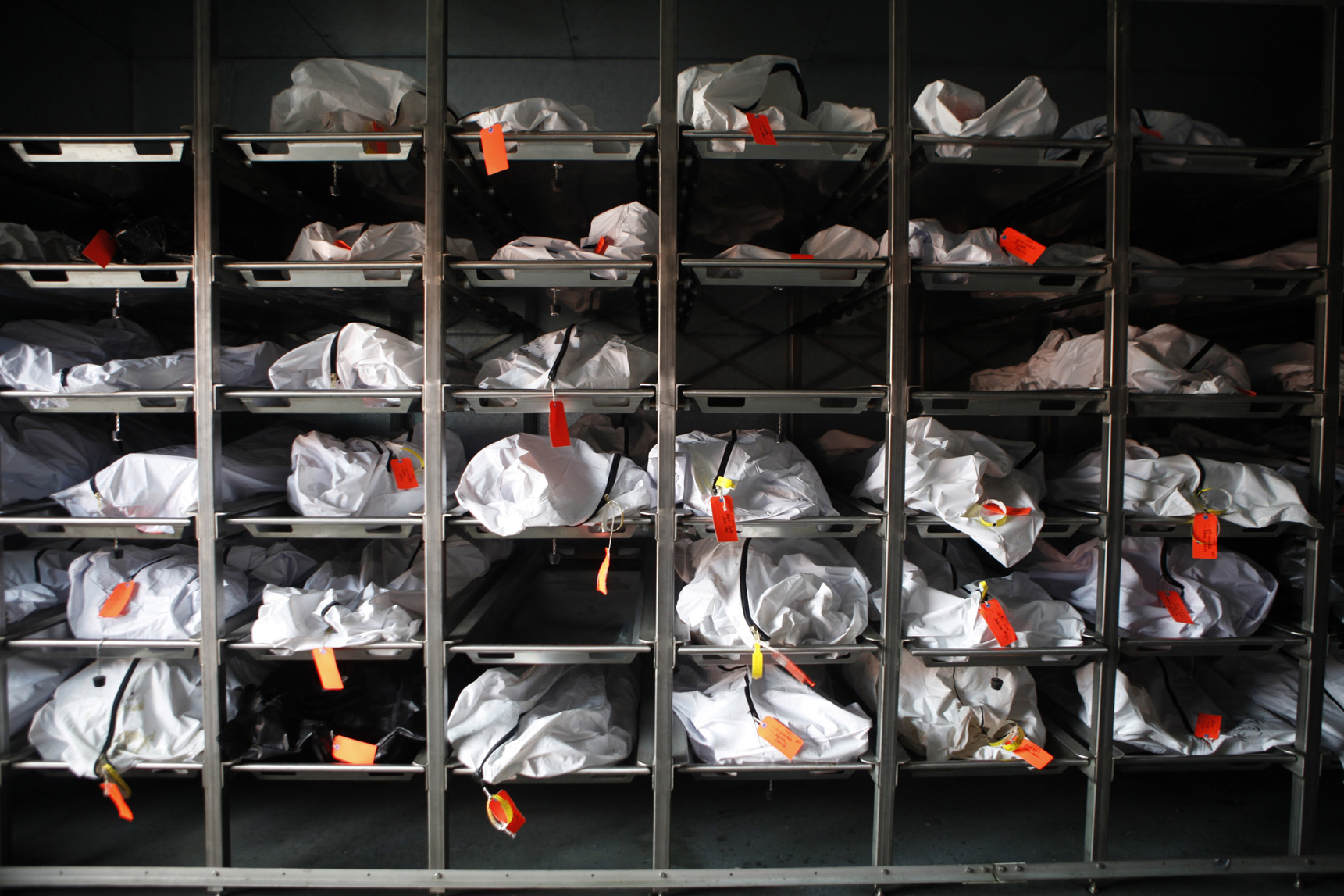 Cadaveres en el camino