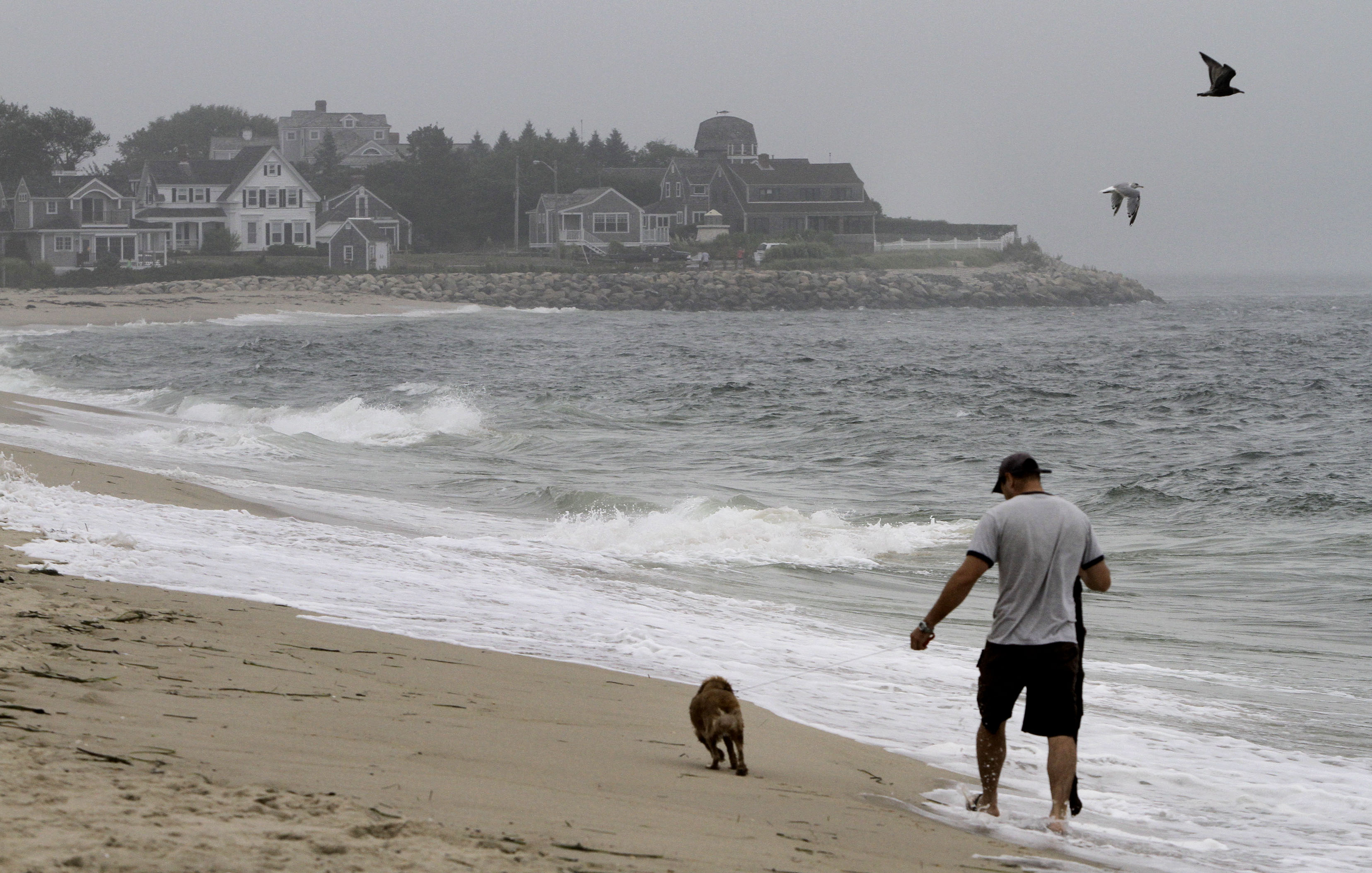 Disminuye peligro por hurac&aacute;n "Earl"