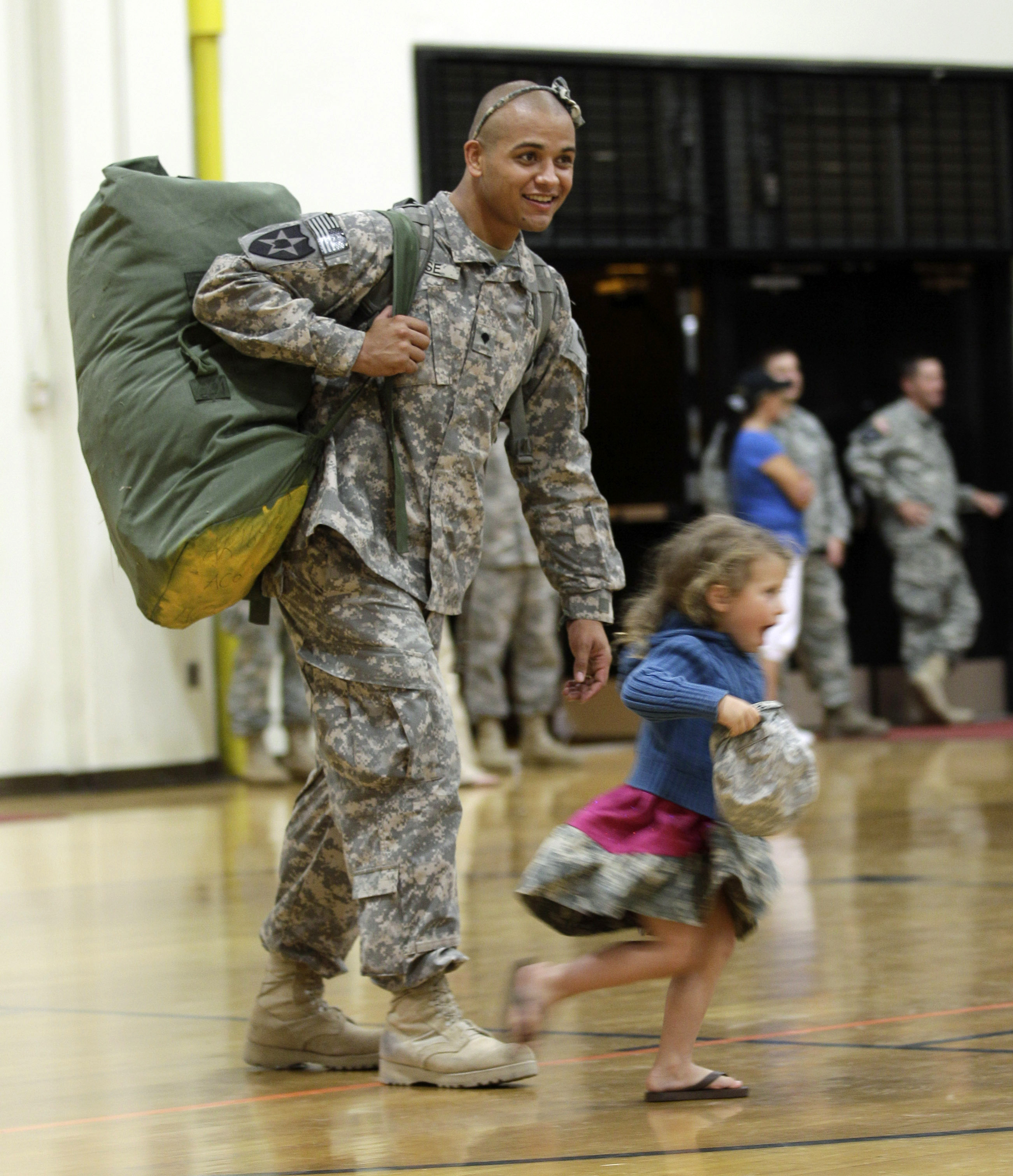Base del ej&eacute;rcito crecer&aacute; por miles