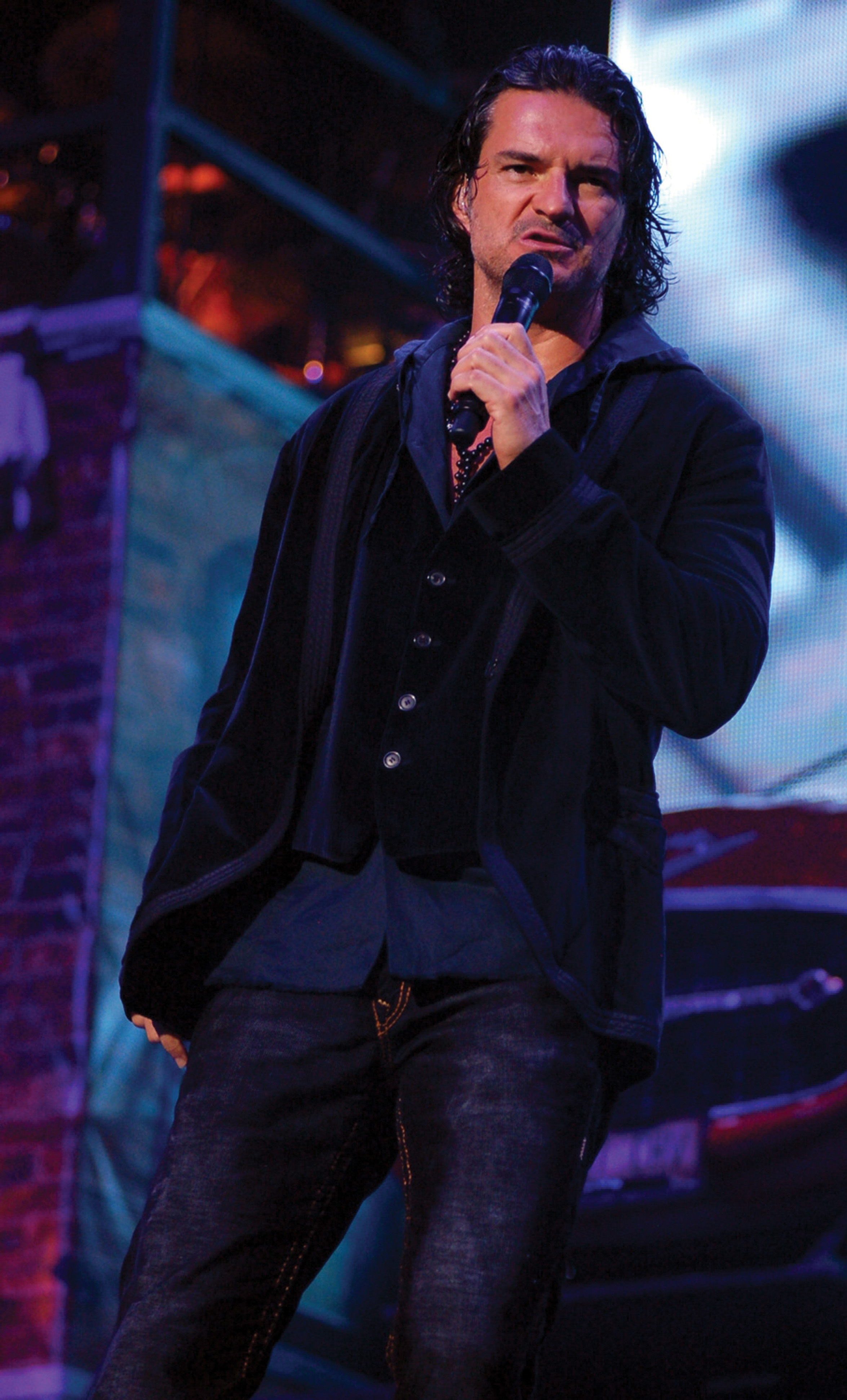 Hermana: Ricardo Arjona acude a funeral de su padre en Guatemala