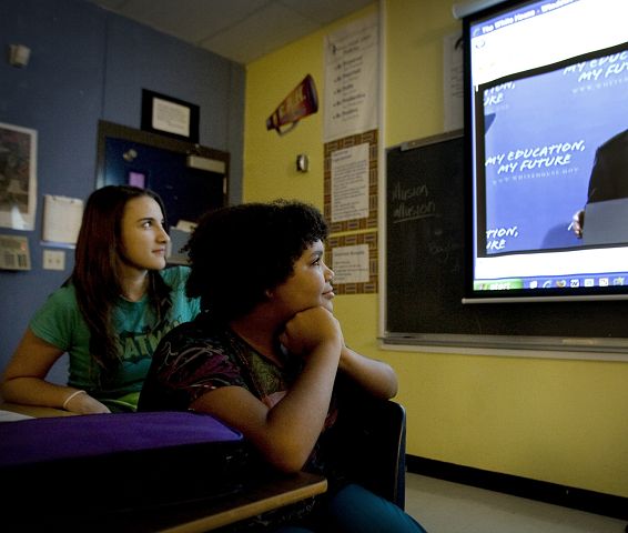 Obama exige a&ntilde;os escolares m&aacute;s largos