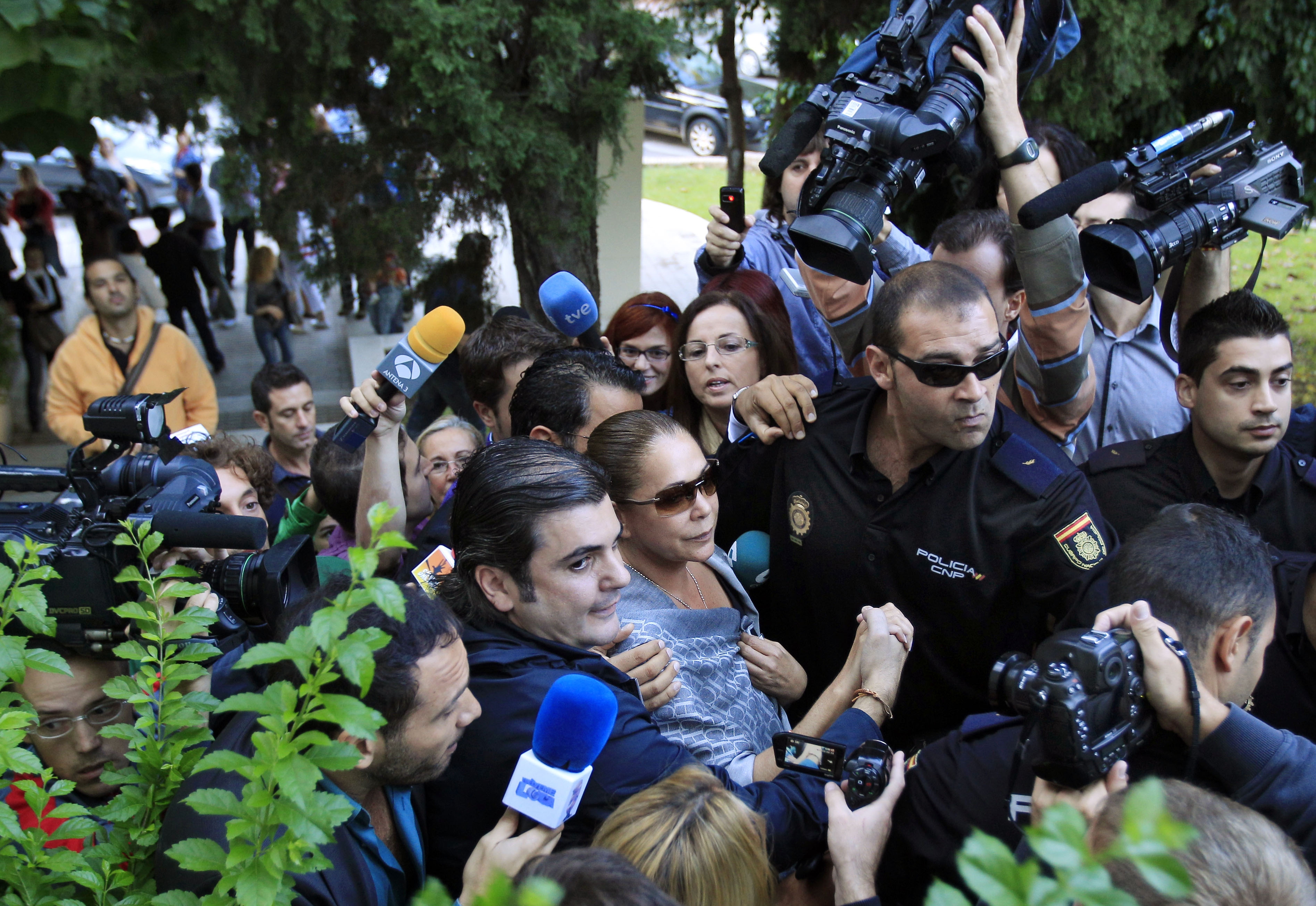 Isabel Pantoja enfrenta c&aacute;rcel y multa millonaria