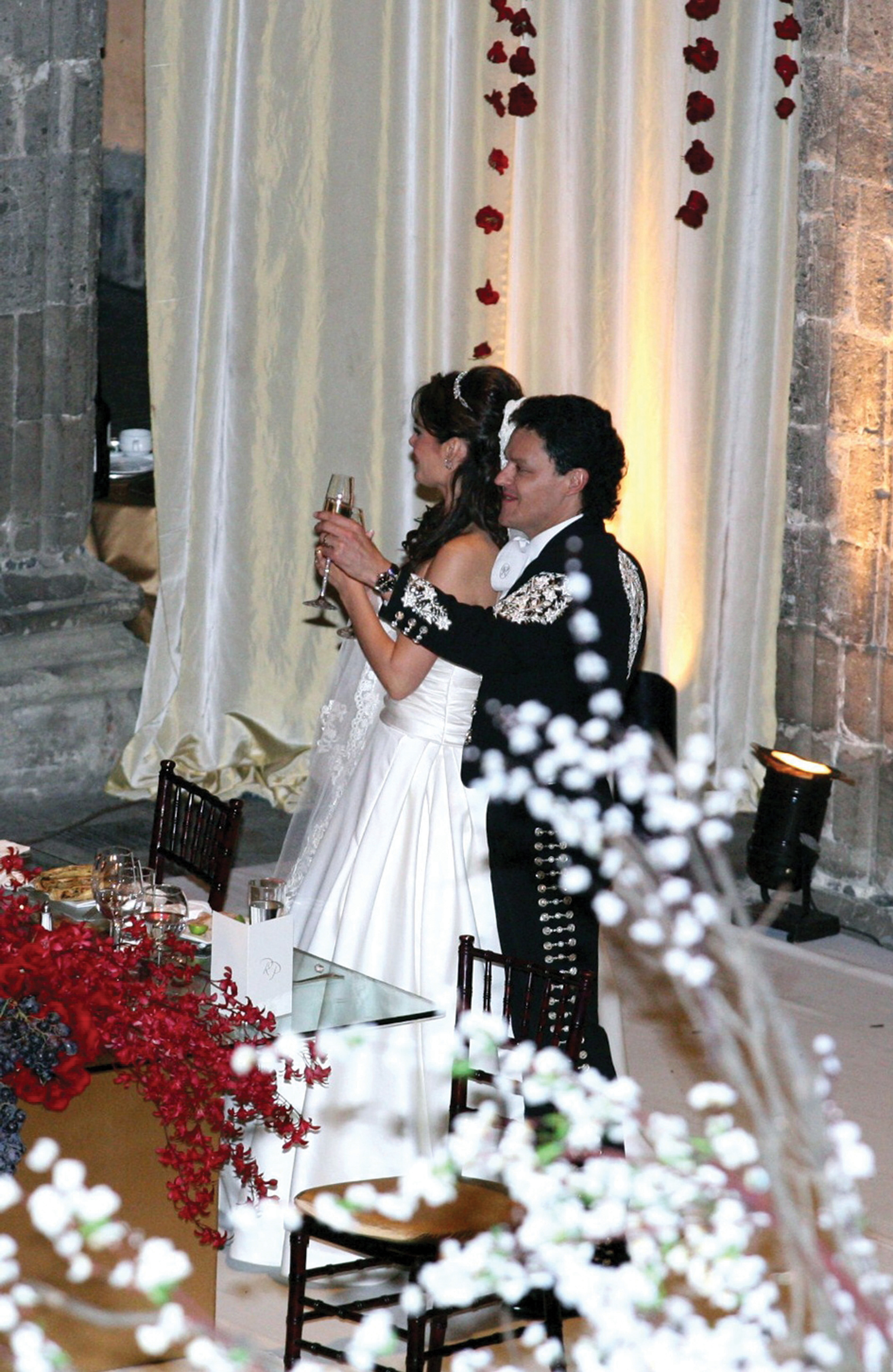 Pedro y Rebeca contagian felicidad