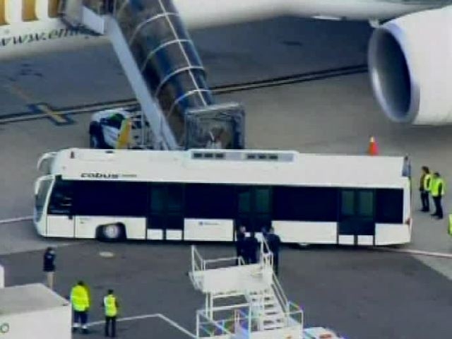 EEUU: Aviones militares escoltan aeronave con carga sospechosa