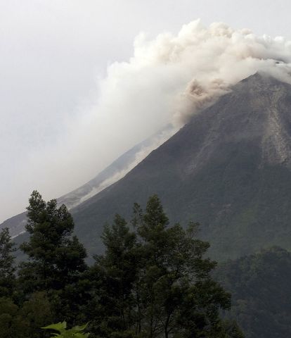 Maremoto y erupci&oacute;n de volc&aacute;n en Indonesia.