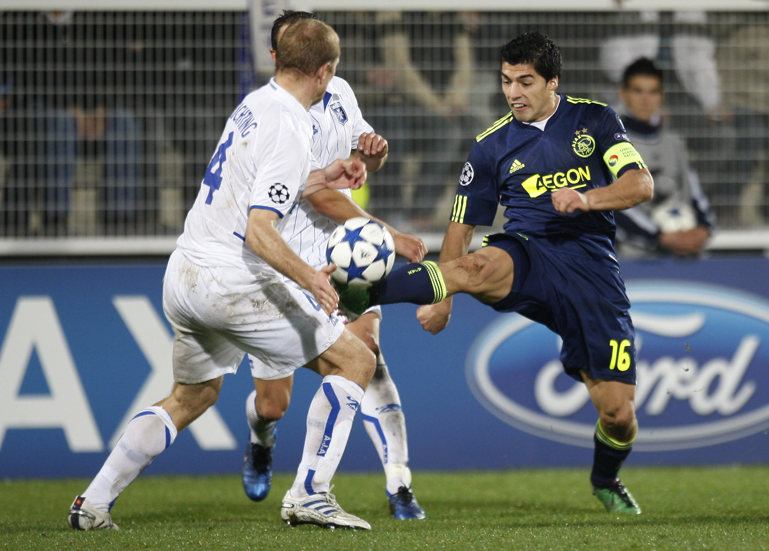 Avanzan los grandes en Champions