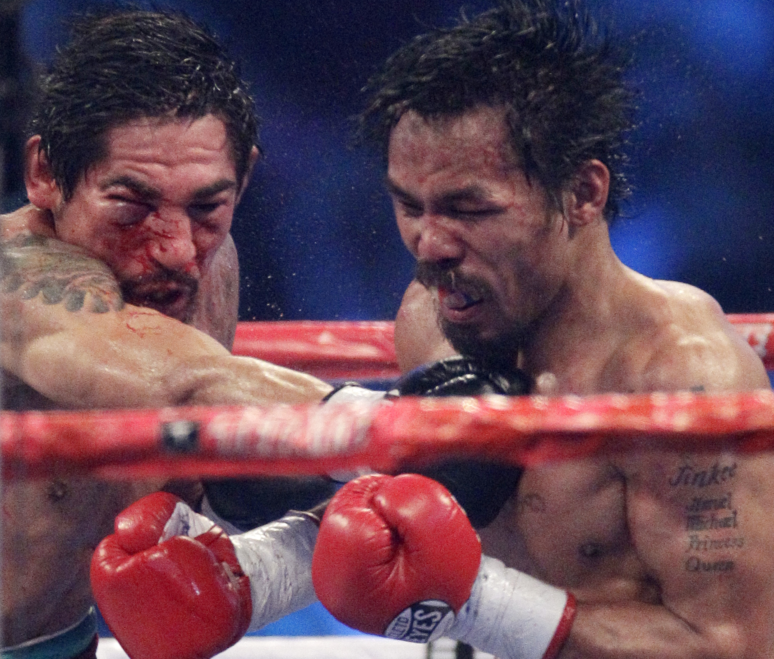 Margarito aguant&oacute; los 12 asaltos, pero Pacquiao domin&oacute; y lo derrot&oacute;