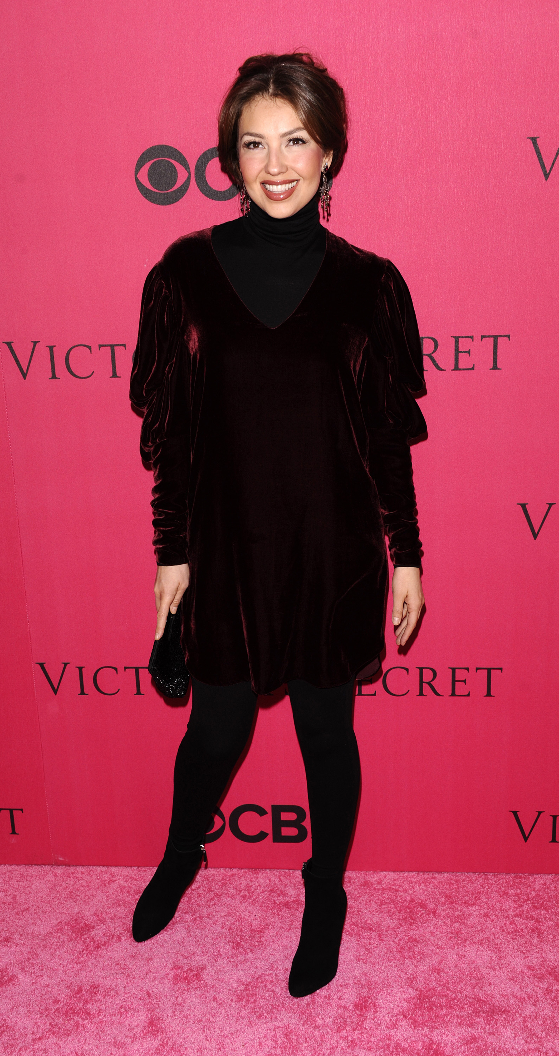 Thal&iacute;a llora grabando dueto con Elvis