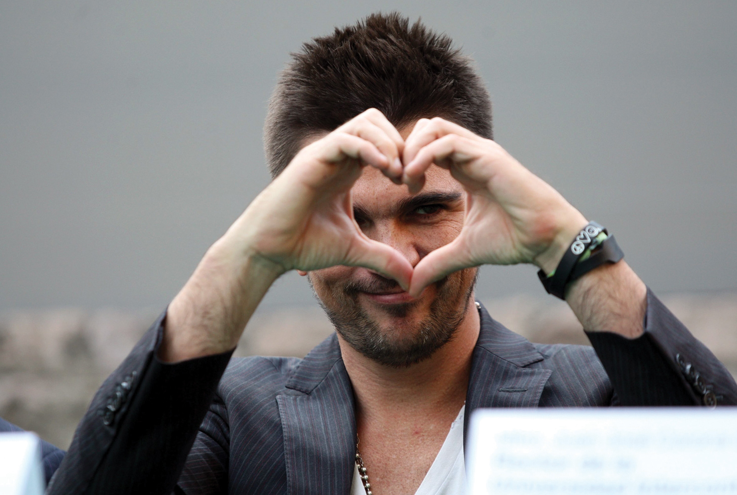 Esta vez canta el esposo, el compinche