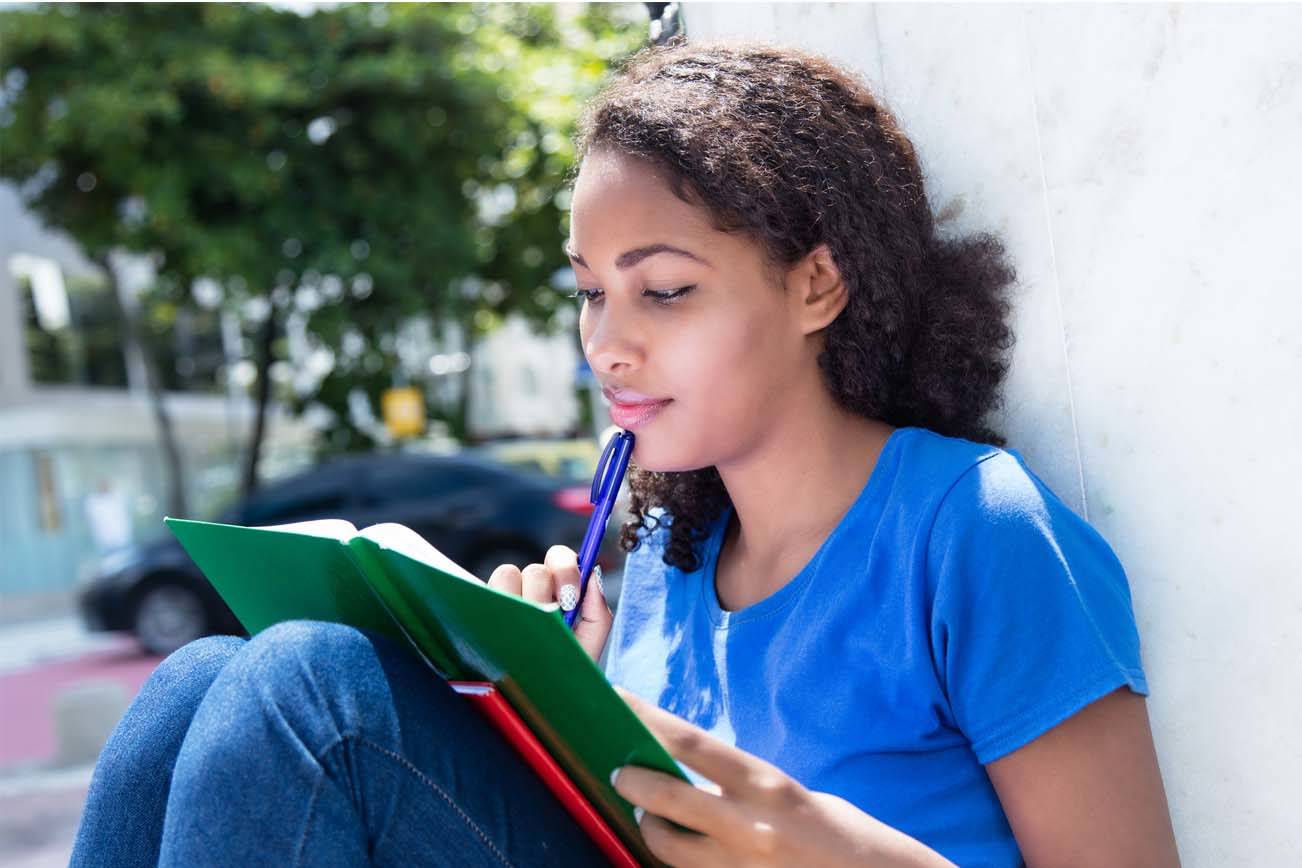 Cómo nos beneficia el hábito de la lectura