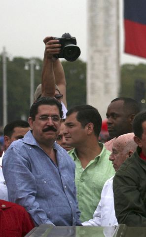 Chávez conmemora década en el gobierno