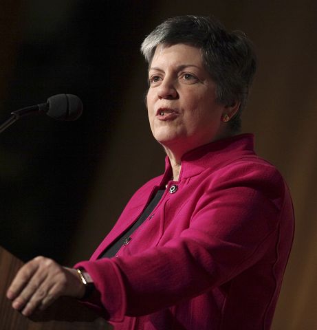 Napolitano pide expulsión de delincuentes indocumentados