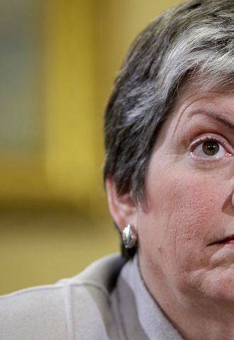 Revisar&aacute;n la pol&iacute;tica de redadas de inmigraci&oacute;n