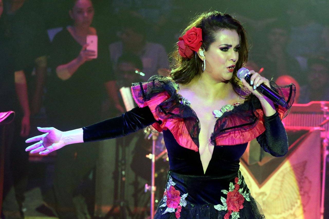 Edith se luce en Moscú, pese a gripa