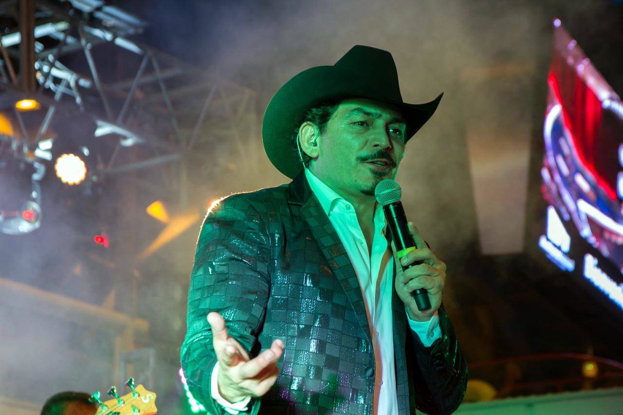 Sufre Manuel Figueroa caída en jaripeo