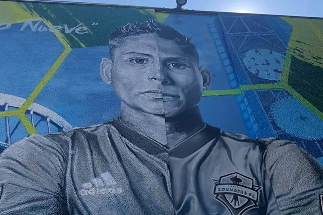 Develan mural gigante de jugador peruano Raúl Ruidiaz en Seattle
