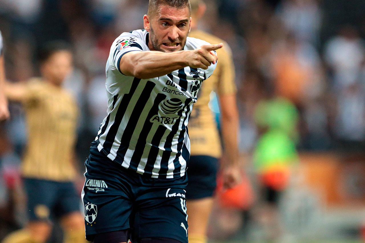 Visita Rayados a unos inofensivos Lobos