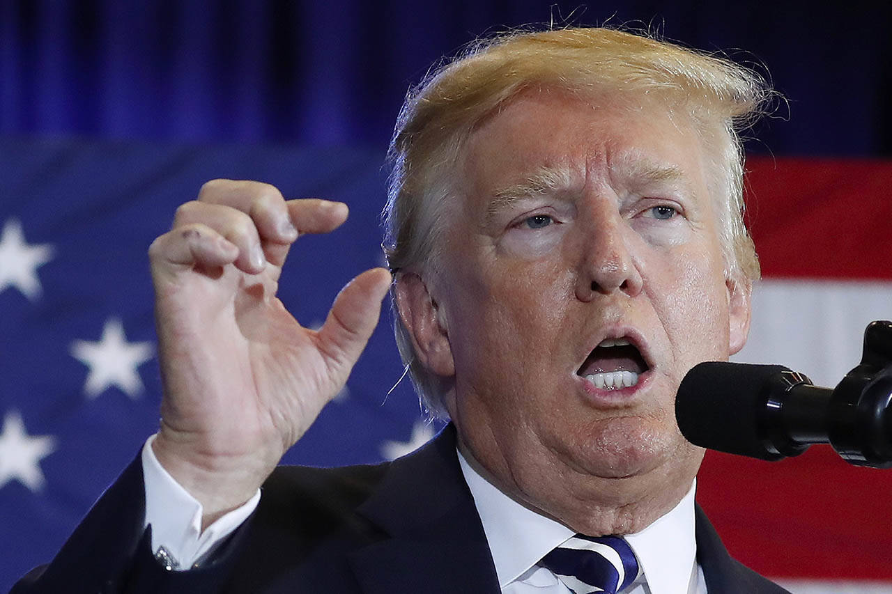 Trump firma orden para aumentar acceso a planes de retiro