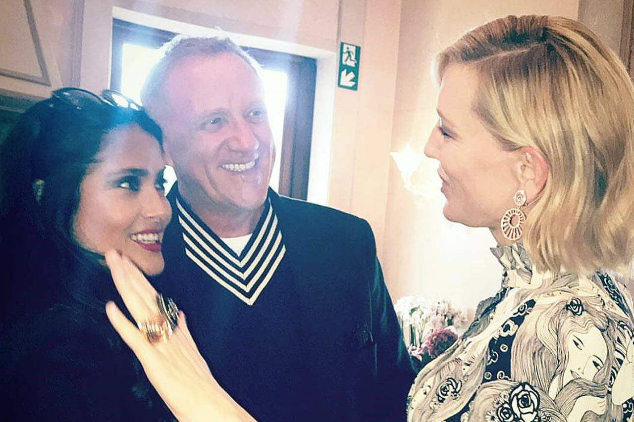 Tunden a Salma por error ortográfico