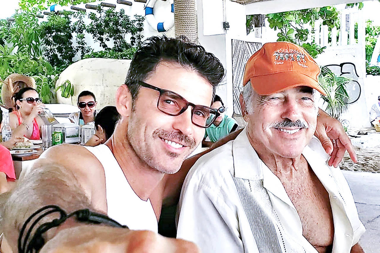 Acepta Andrés García fallas como padre