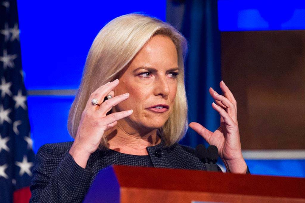 Gobierno de EEUU prolonga detención de familias inmigrantes