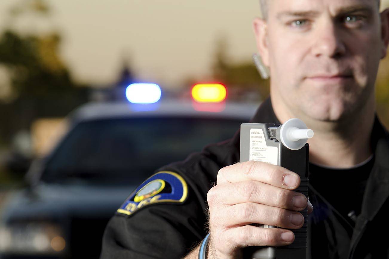 10 años en EE.UU. con visa de turista y un DUI ¿Puedo aplicar a la residencia?