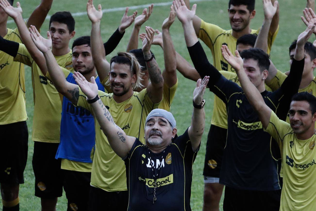 Maradona dirige su primer entrenamiento en México