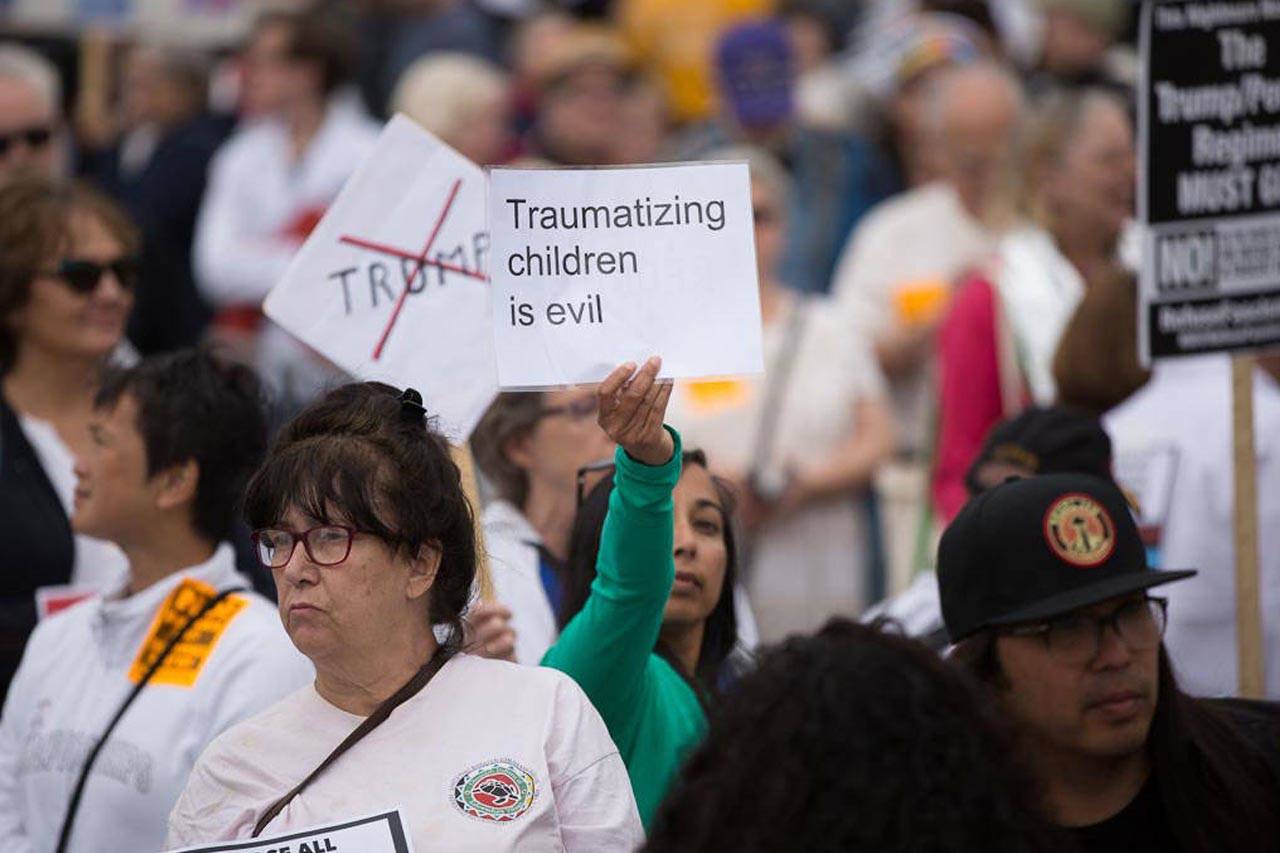 Jóvenes inmigrantes vulnerables al abuso en los centros