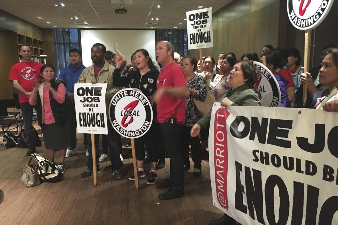 Trabajadores de The Westin Seattle votan para autorizar huelga