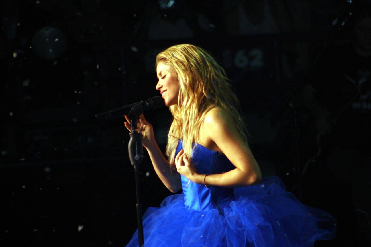 Va Shakira del tour… al colegio