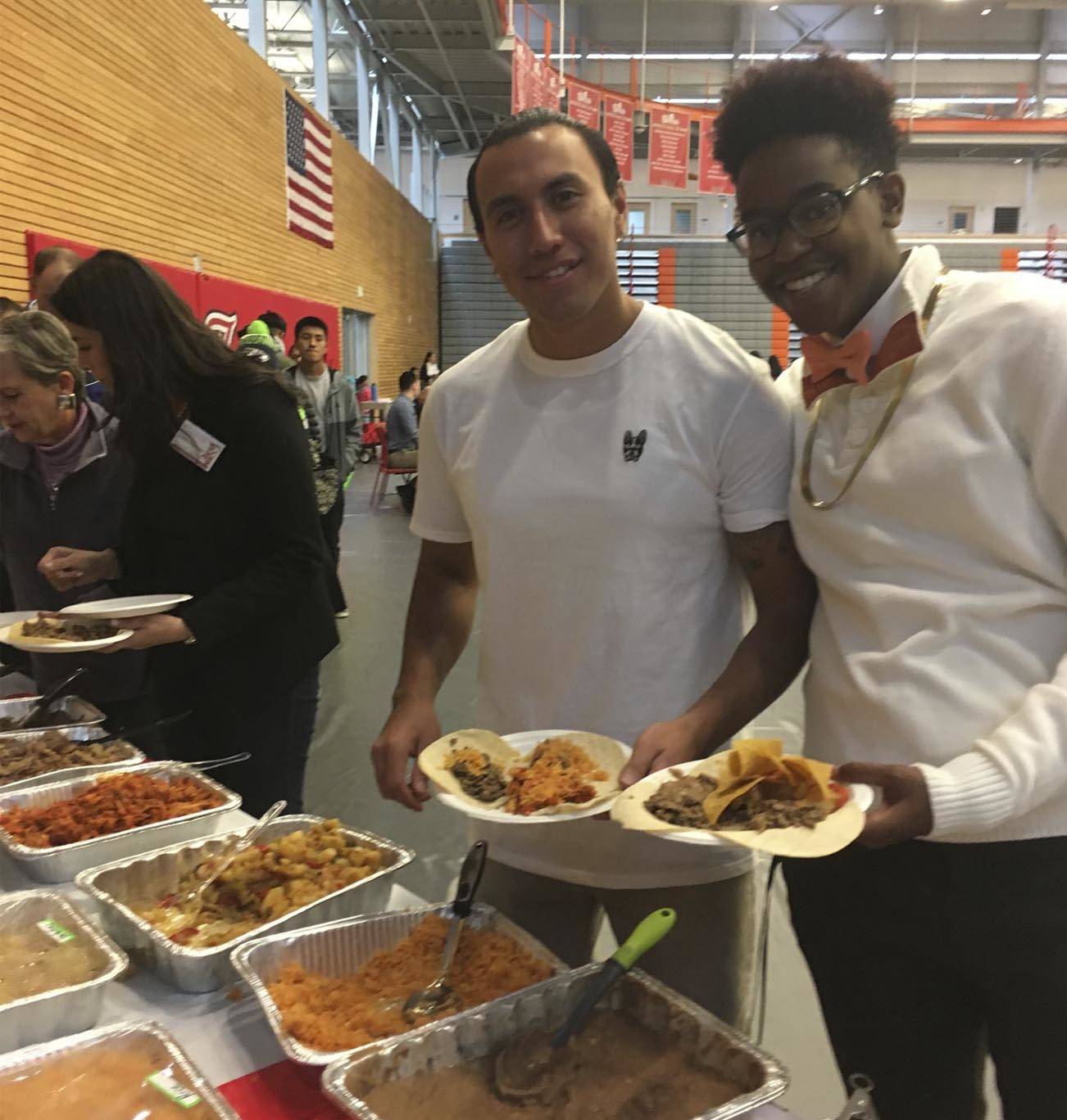 Noche entre familia de Everett Community College:¡Seguimos Adelante!