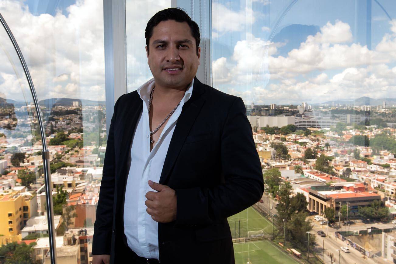 Halaga Lucero a Julión