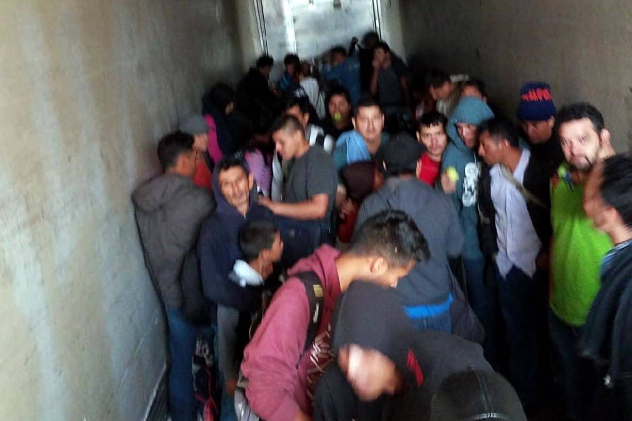 Frena INM paso a 53 menores