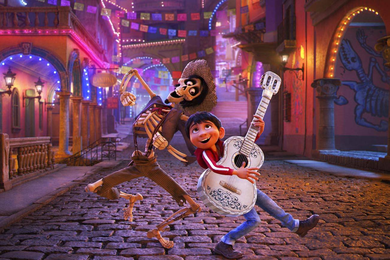 The Outlet Collection | Seattle invita a la comunidad a nuestro Festival Día de Los Muertos