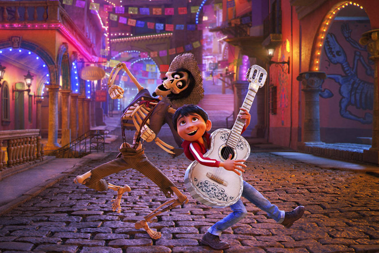 The Outlet Collection | Seattle invita a la comunidad a nuestro Festival Día de Los Muertos