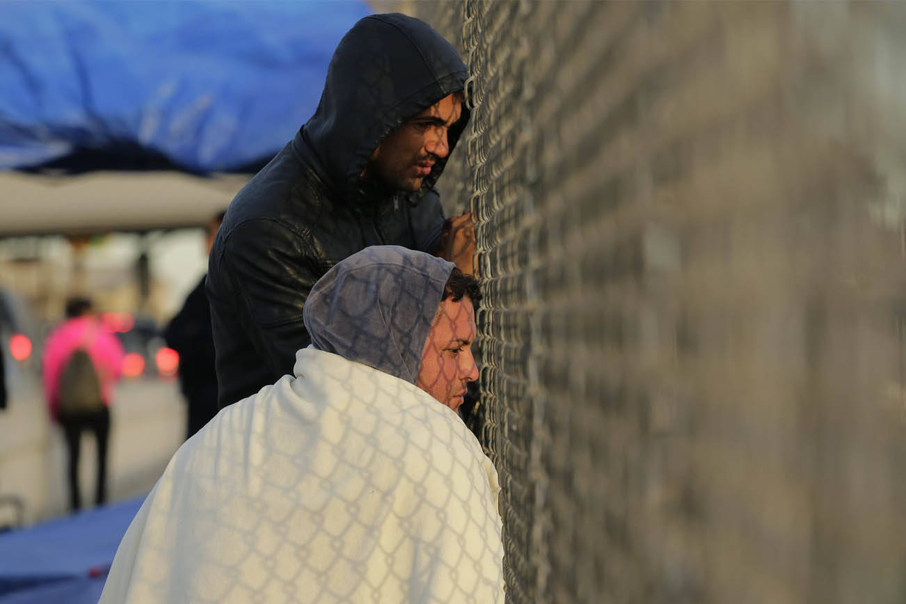 EEUU refuerza frontera con Tijuana ante avance de caravana