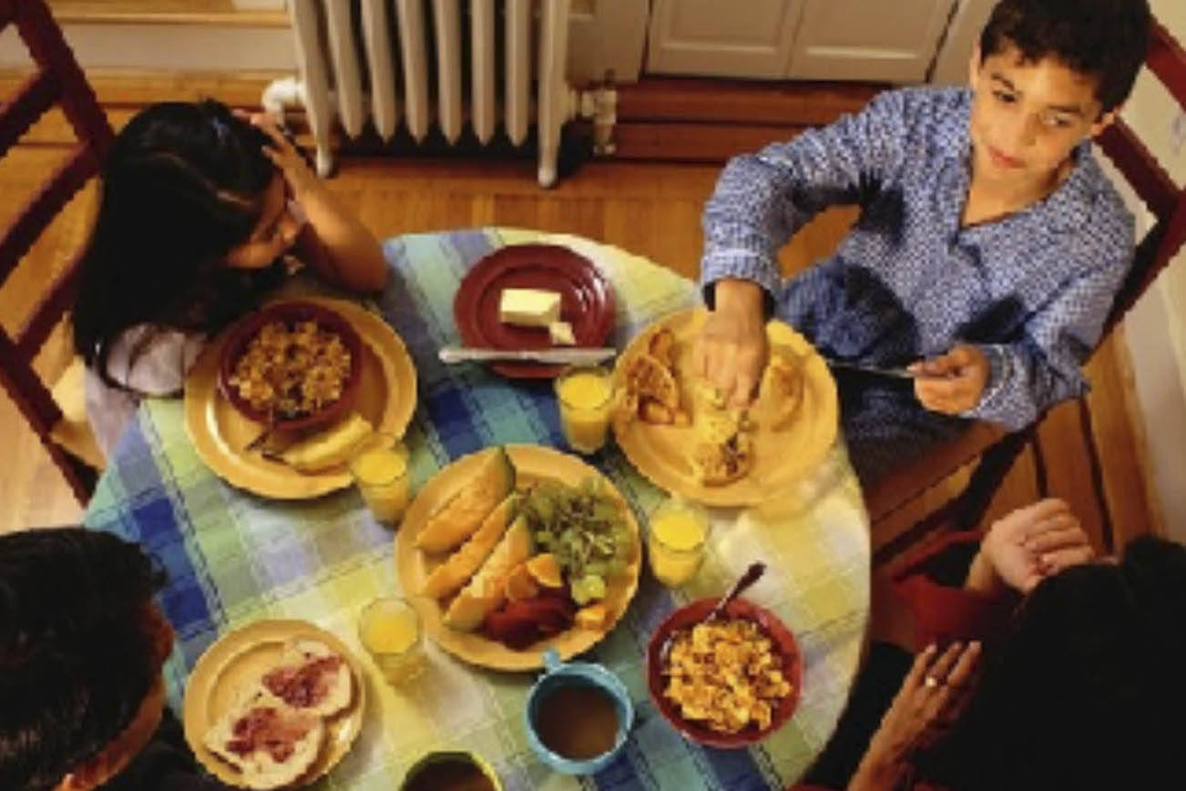 Una Buena Cosecha: Manteniendo la barriga llena en tiempos difíciles con los bancos de alimentos