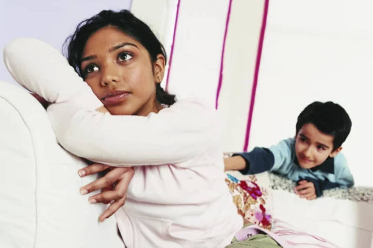 ¿Su hijo cuida a su hijo menor después de la escuela?