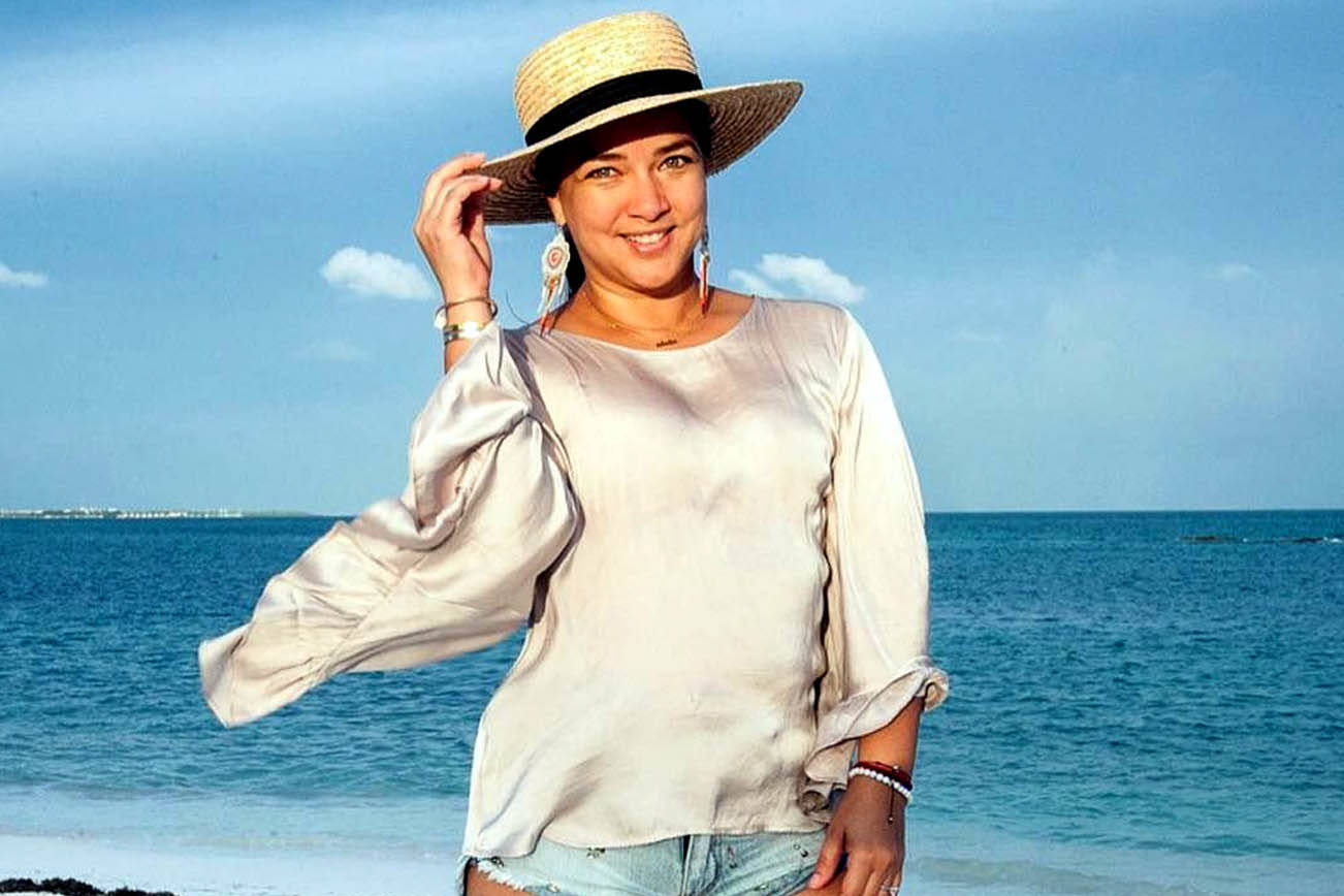 Coquetea Adamari López a su marido