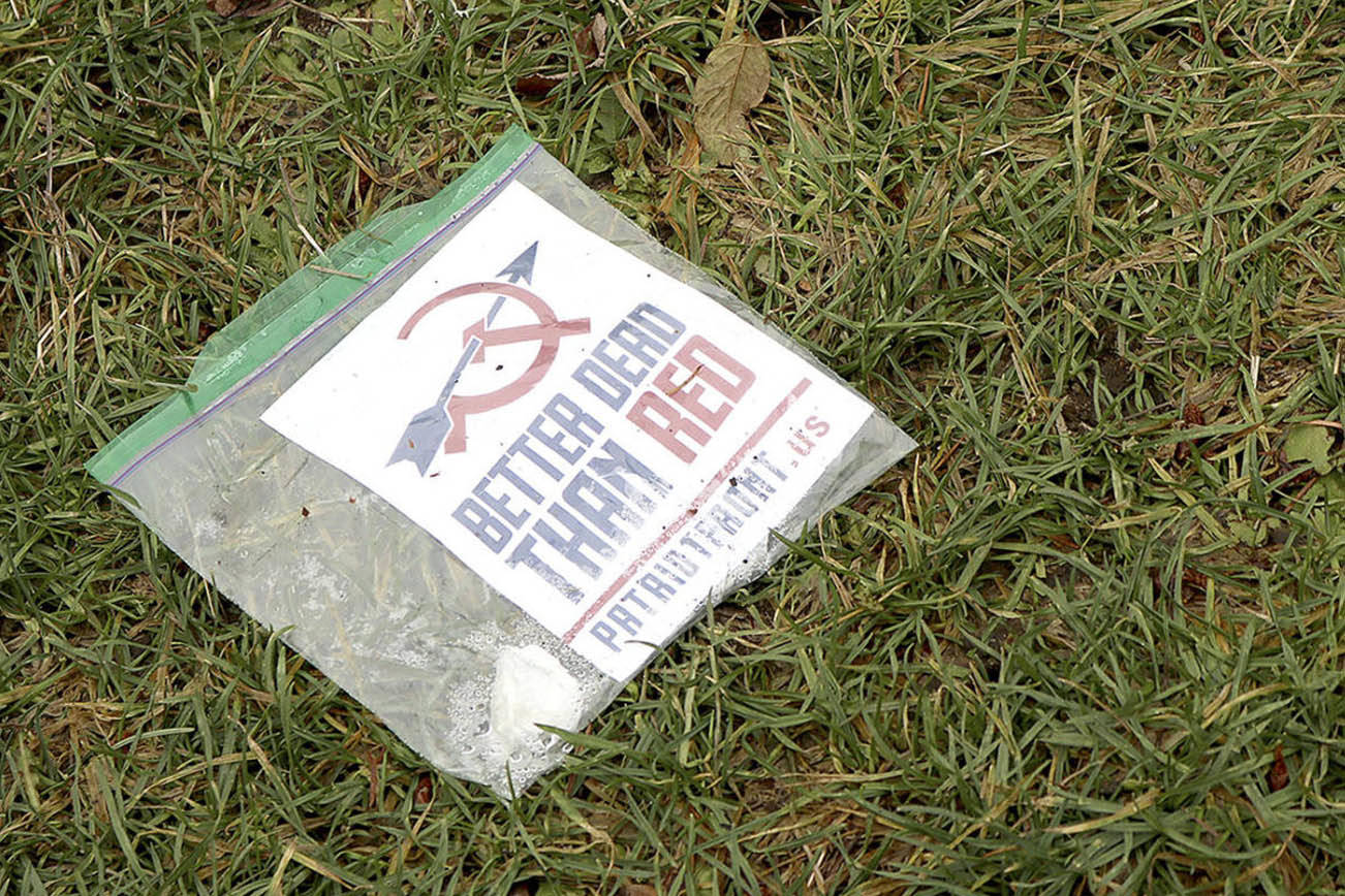 Más volantes neonazis aparecen en Bellevue