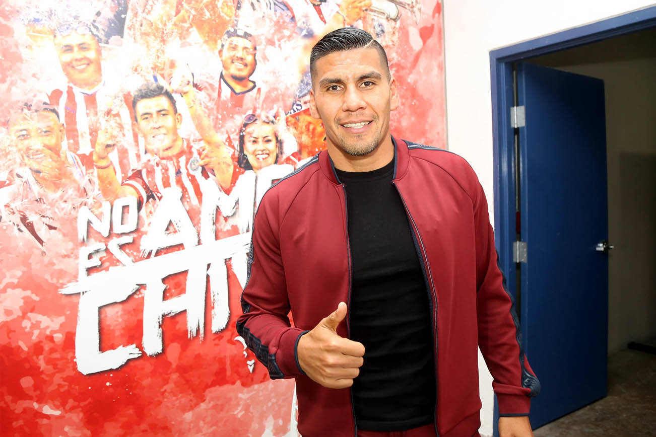 Se convierte Salcido en tiburón