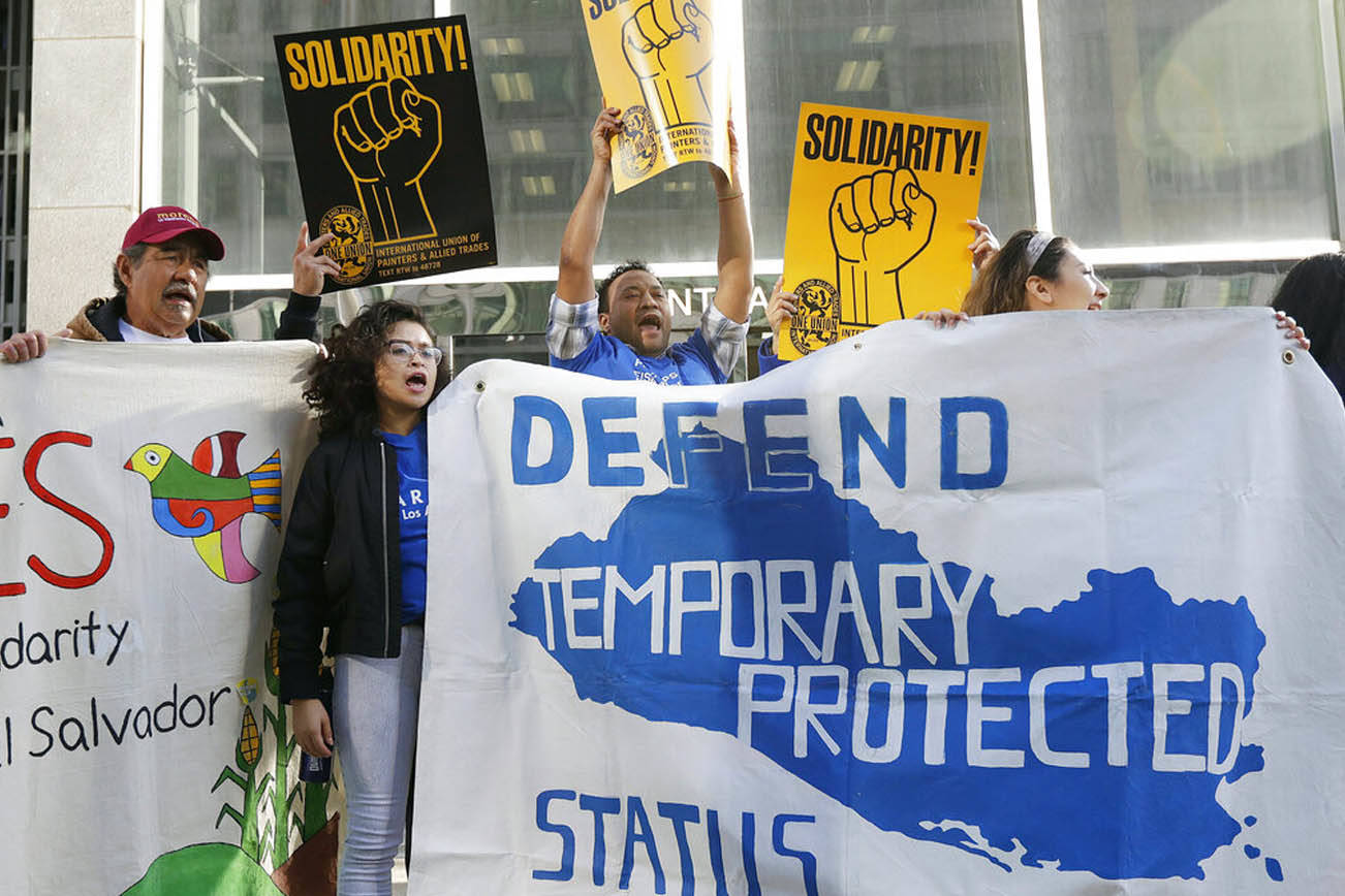 Inmigrantes de Honduras demandan a gobierno de Trump por cesar el TPS