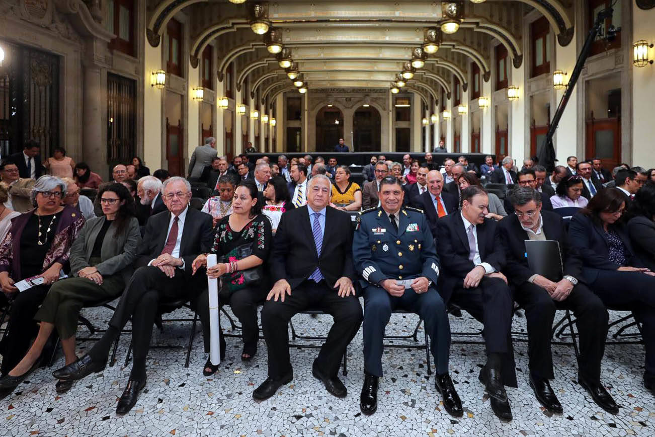 Regaña AMLO a su Gabinete