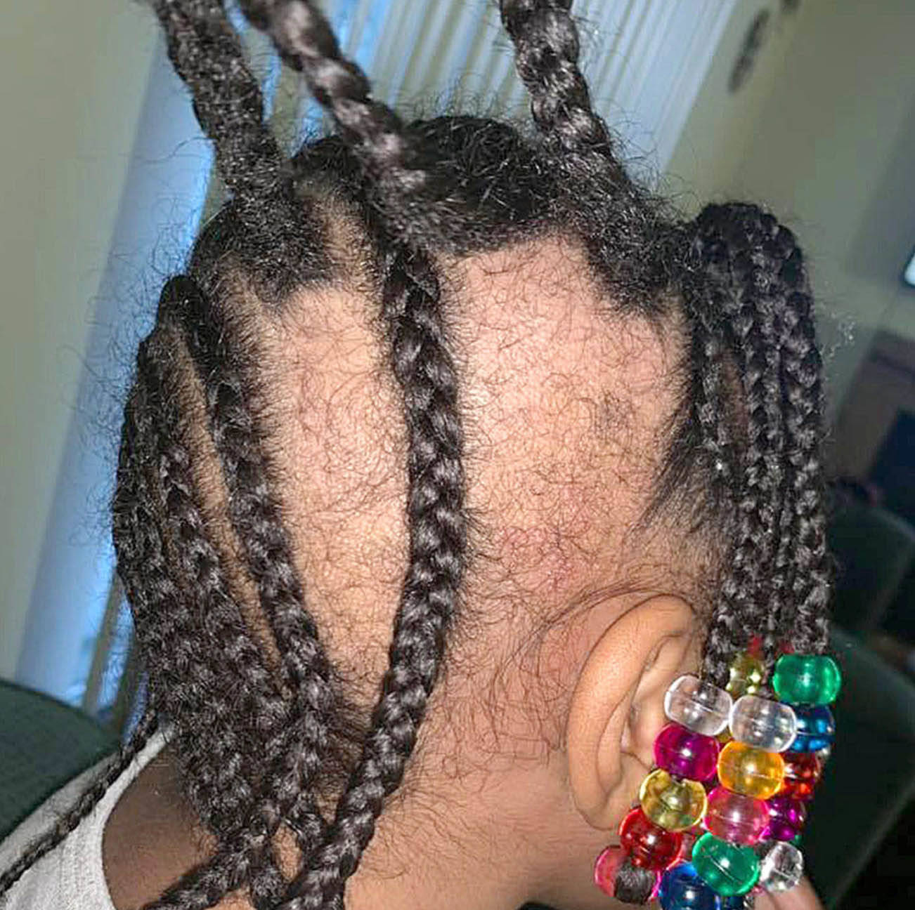 Investigan afirmaciones de madre de que le arrancaron cabello a su hija en guardería