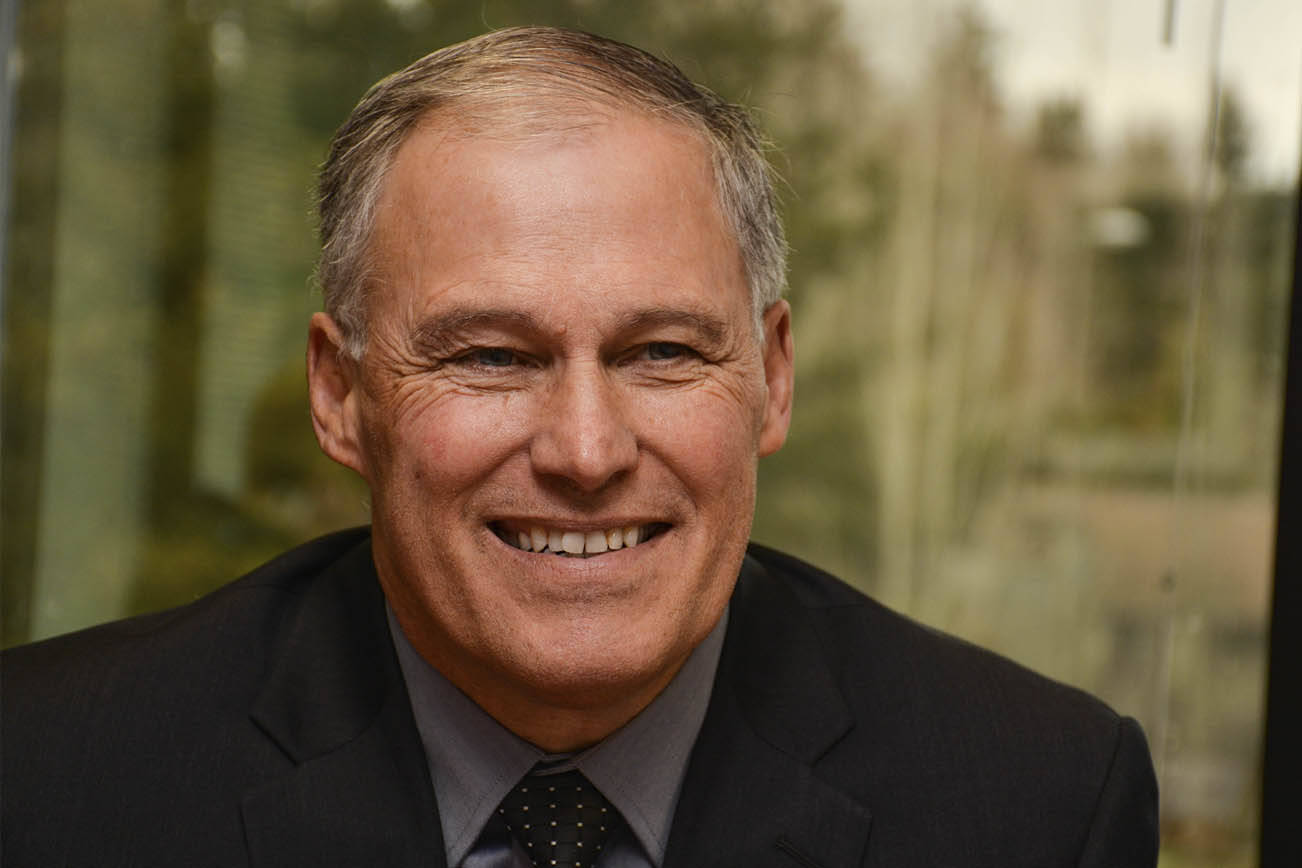 Gobernador firma ley para acabar con robo y demora de salarios