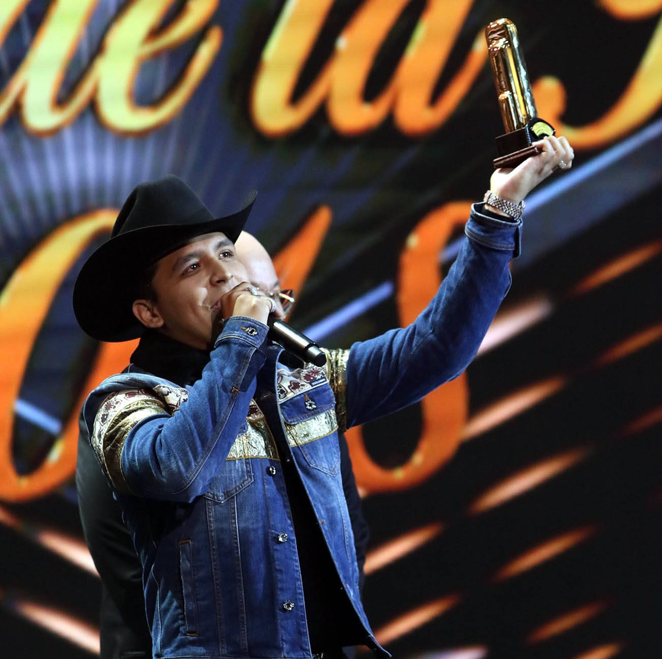 Tiene Christian Nodal un escaparate musical