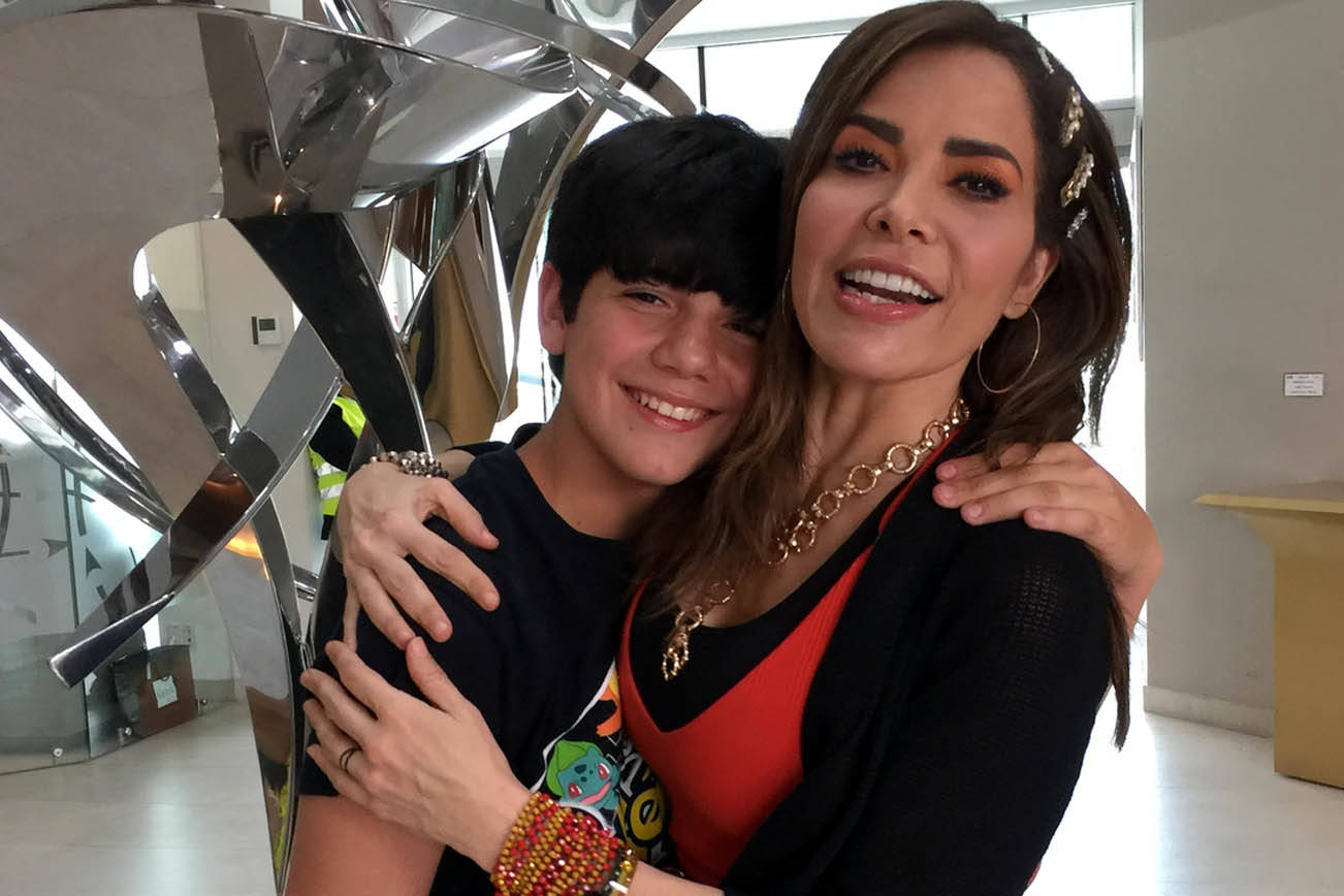 Apoya Trevi con todo a sus hijos